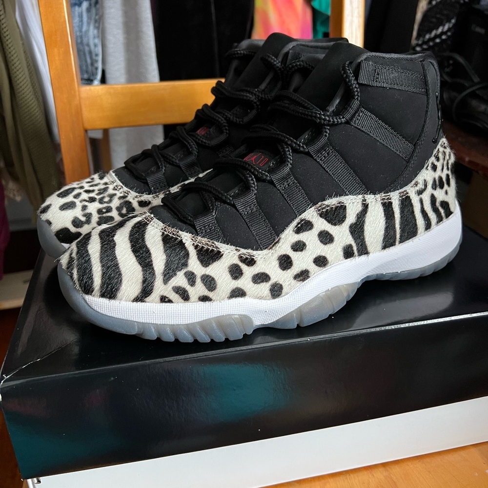Jordan 11 Retro Animal Instinct, Women’s Size US 9.5, BLACK/RED-SAIL-WHITE